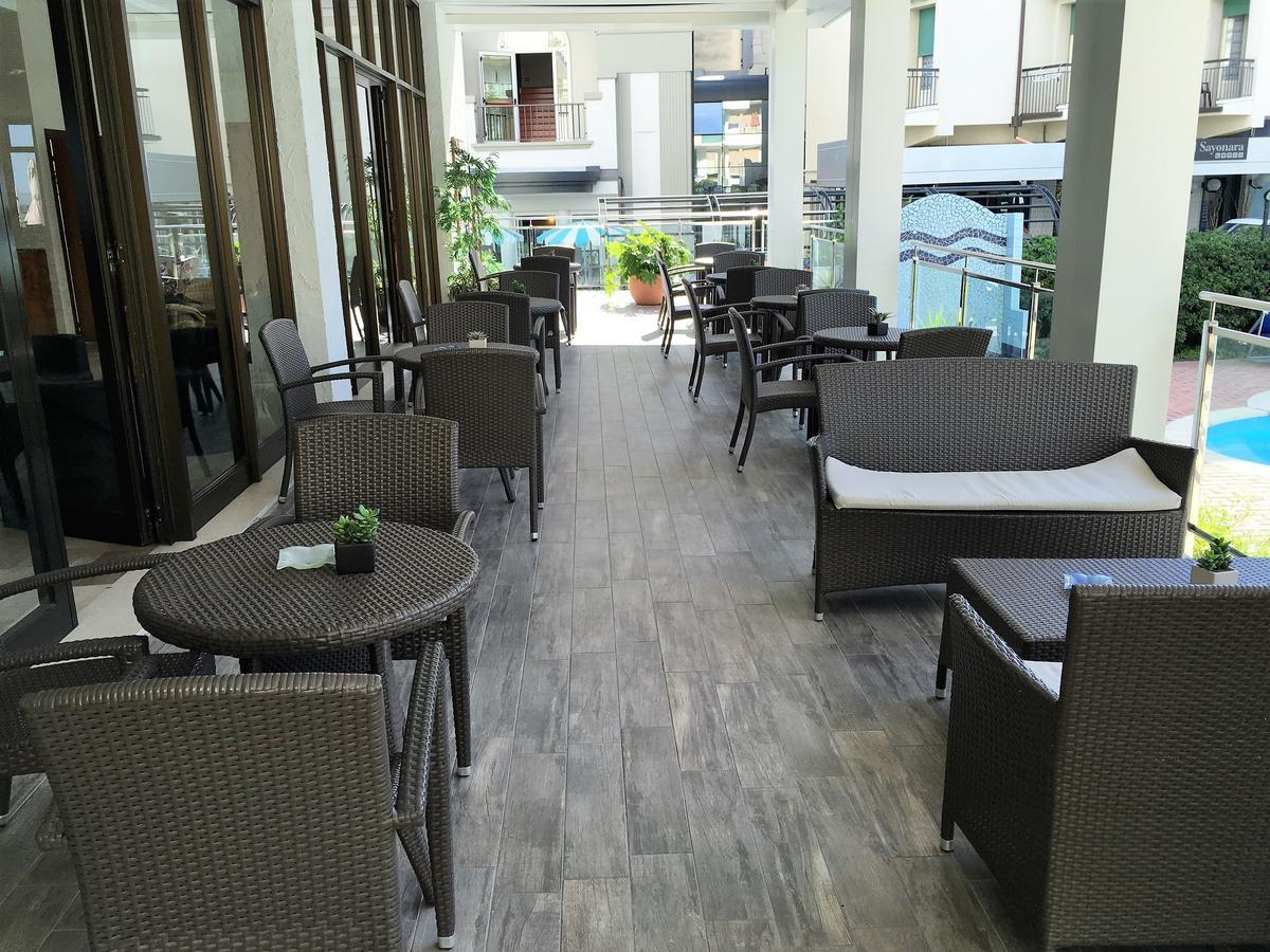 Hotel Excelsior Cattolica Bagian luar foto