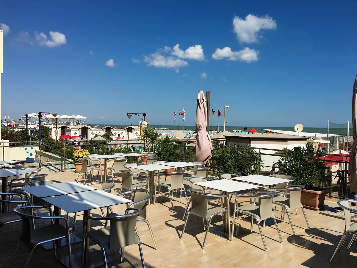 Hotel Excelsior Cattolica Bagian luar foto