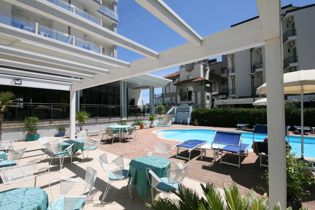 Hotel Excelsior Cattolica Bagian luar foto