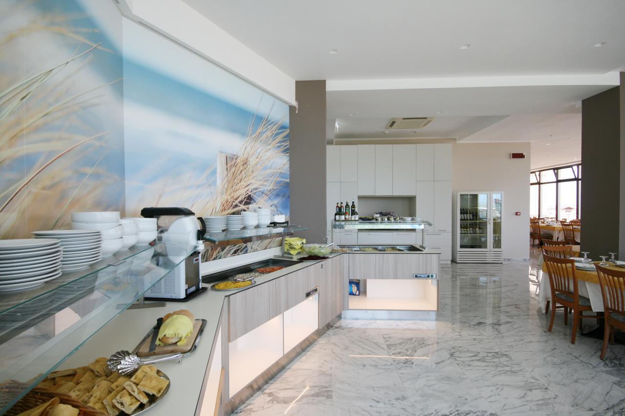 Hotel Excelsior Cattolica Bagian luar foto