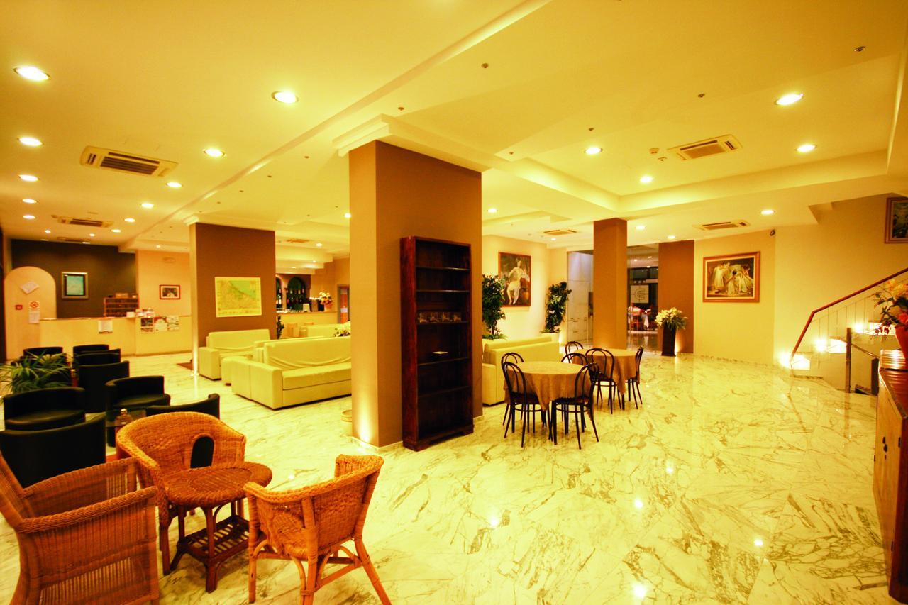 Hotel Excelsior Cattolica Bagian luar foto