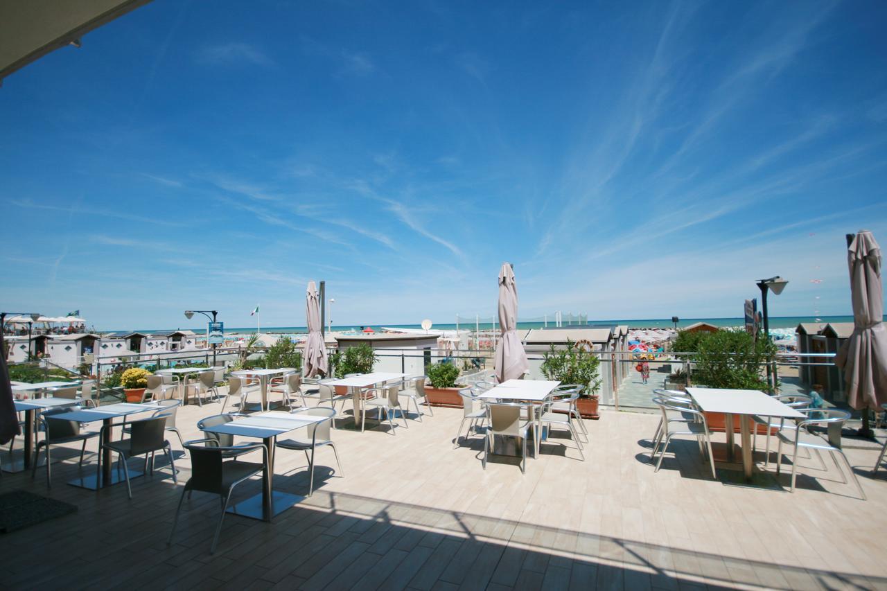 Hotel Excelsior Cattolica Bagian luar foto