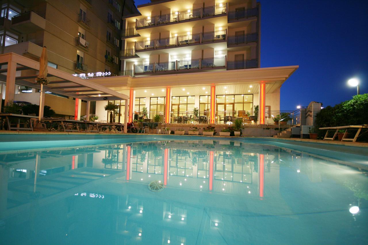 Hotel Excelsior Cattolica Bagian luar foto