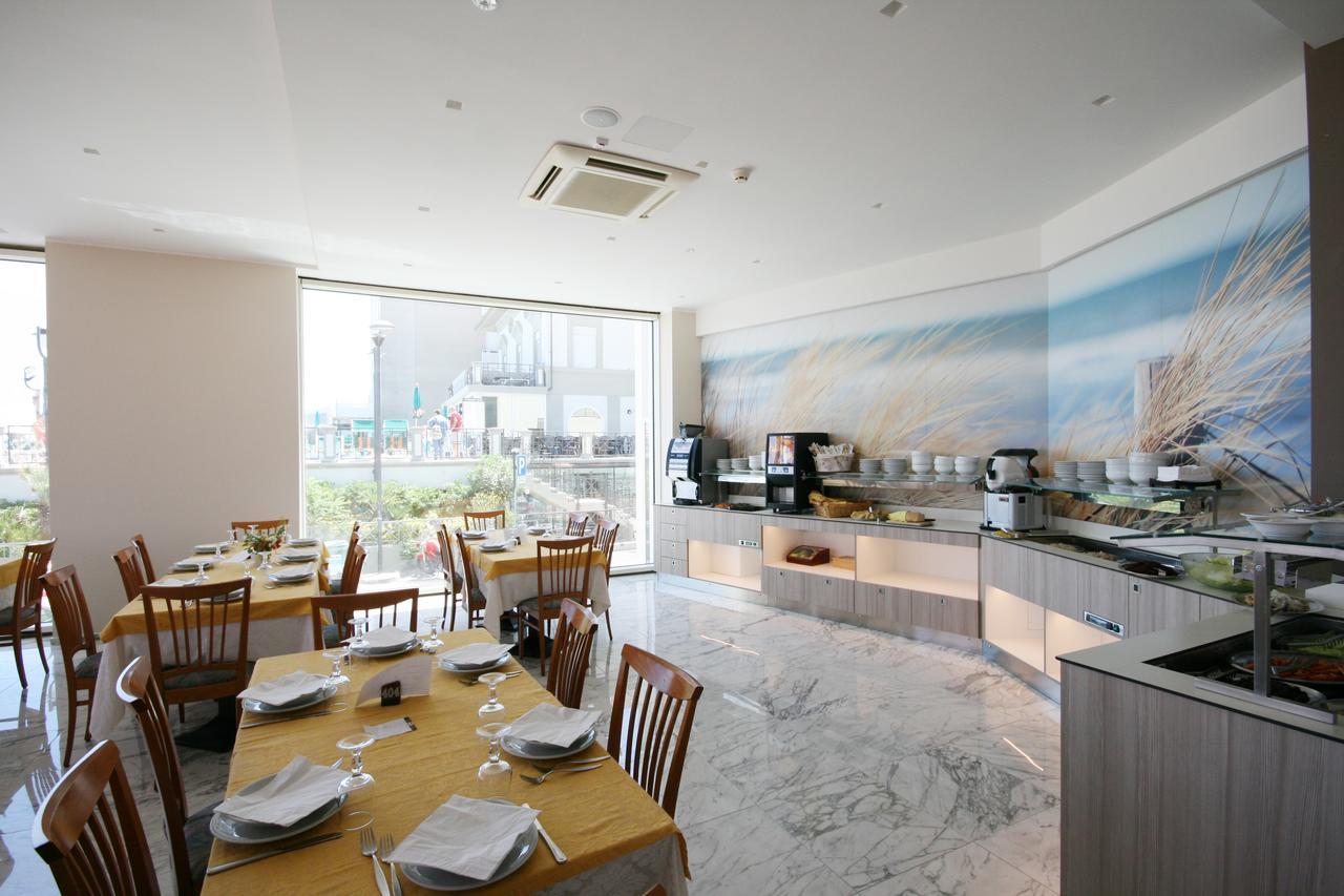 Hotel Excelsior Cattolica Bagian luar foto