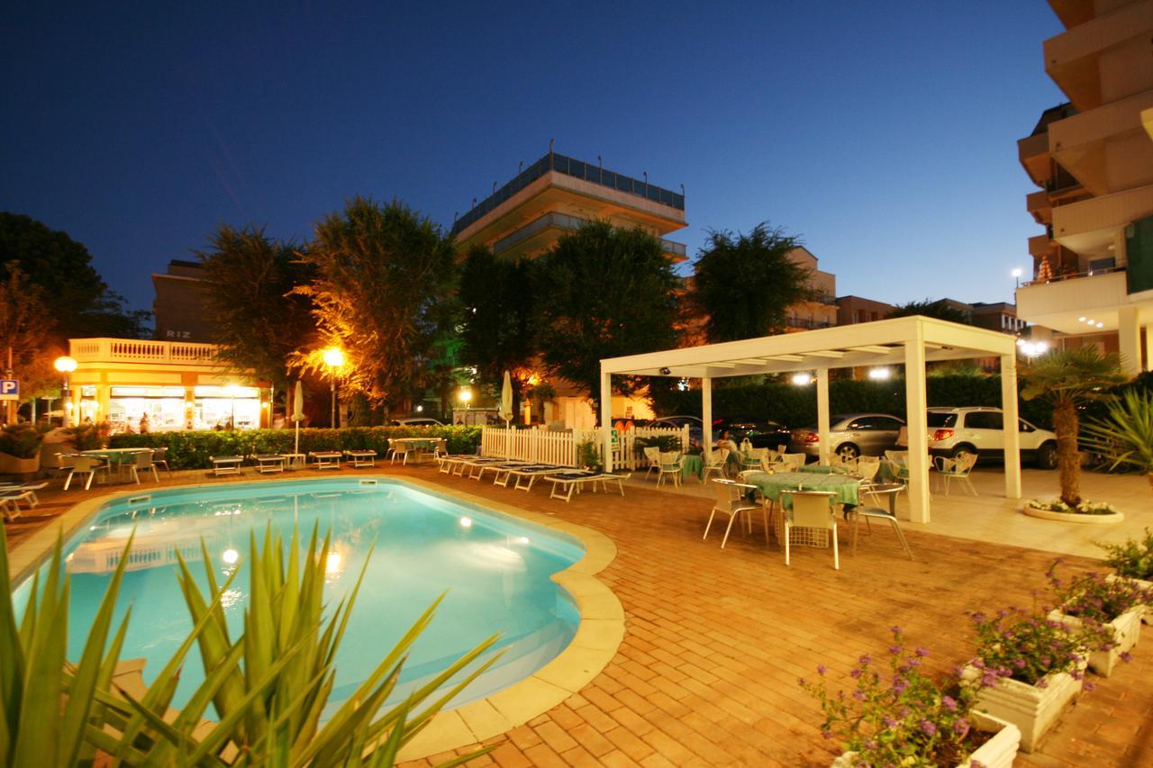 Hotel Excelsior Cattolica Bagian luar foto