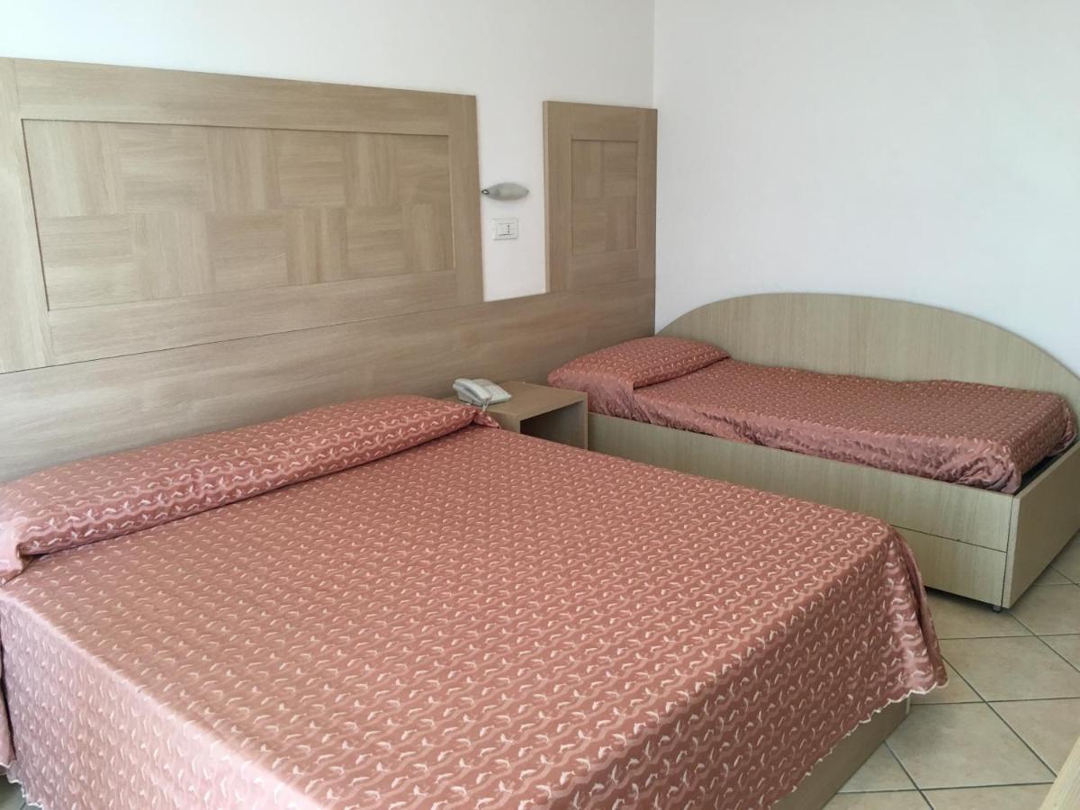 Hotel Excelsior Cattolica Bagian luar foto
