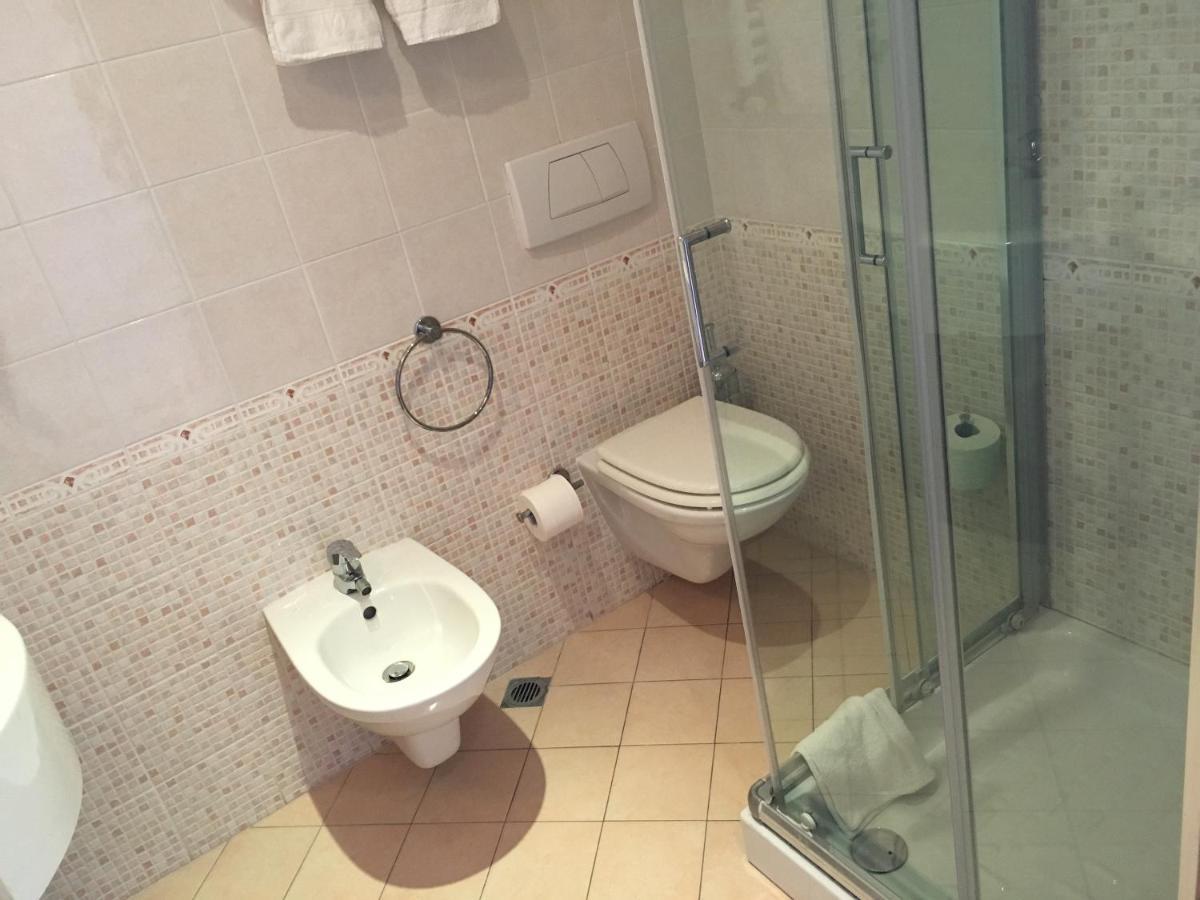Hotel Excelsior Cattolica Bagian luar foto